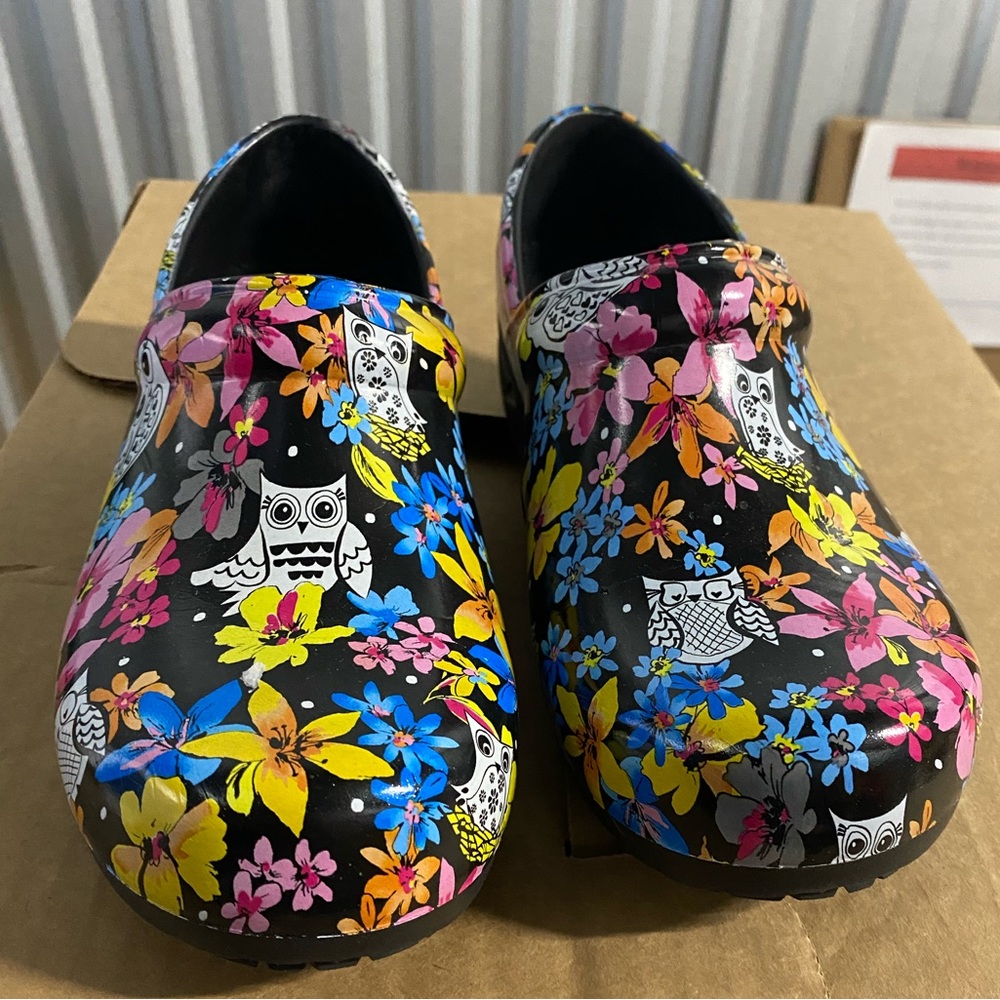 Owl Pattern Ergonomic Nurse’s Clogs